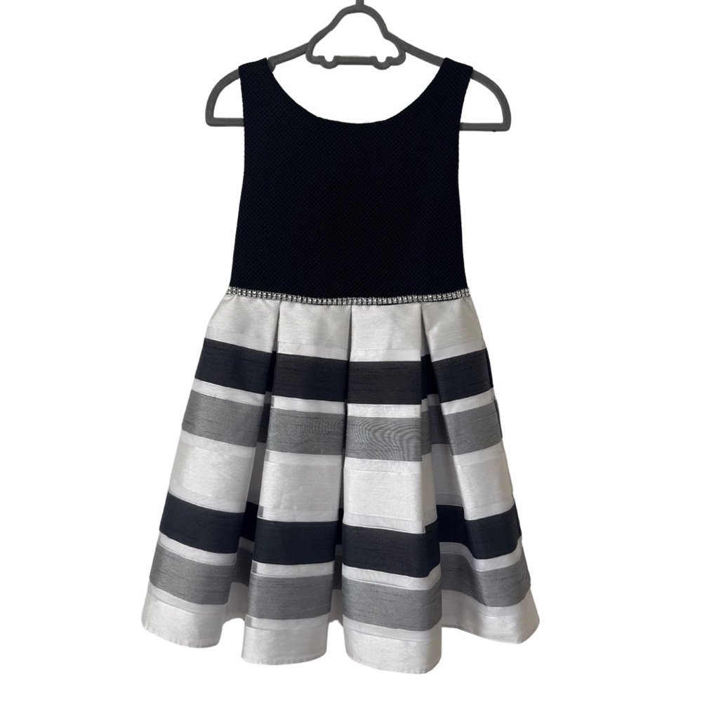 Sleeveless Black and White Party Dress. Girls size 6